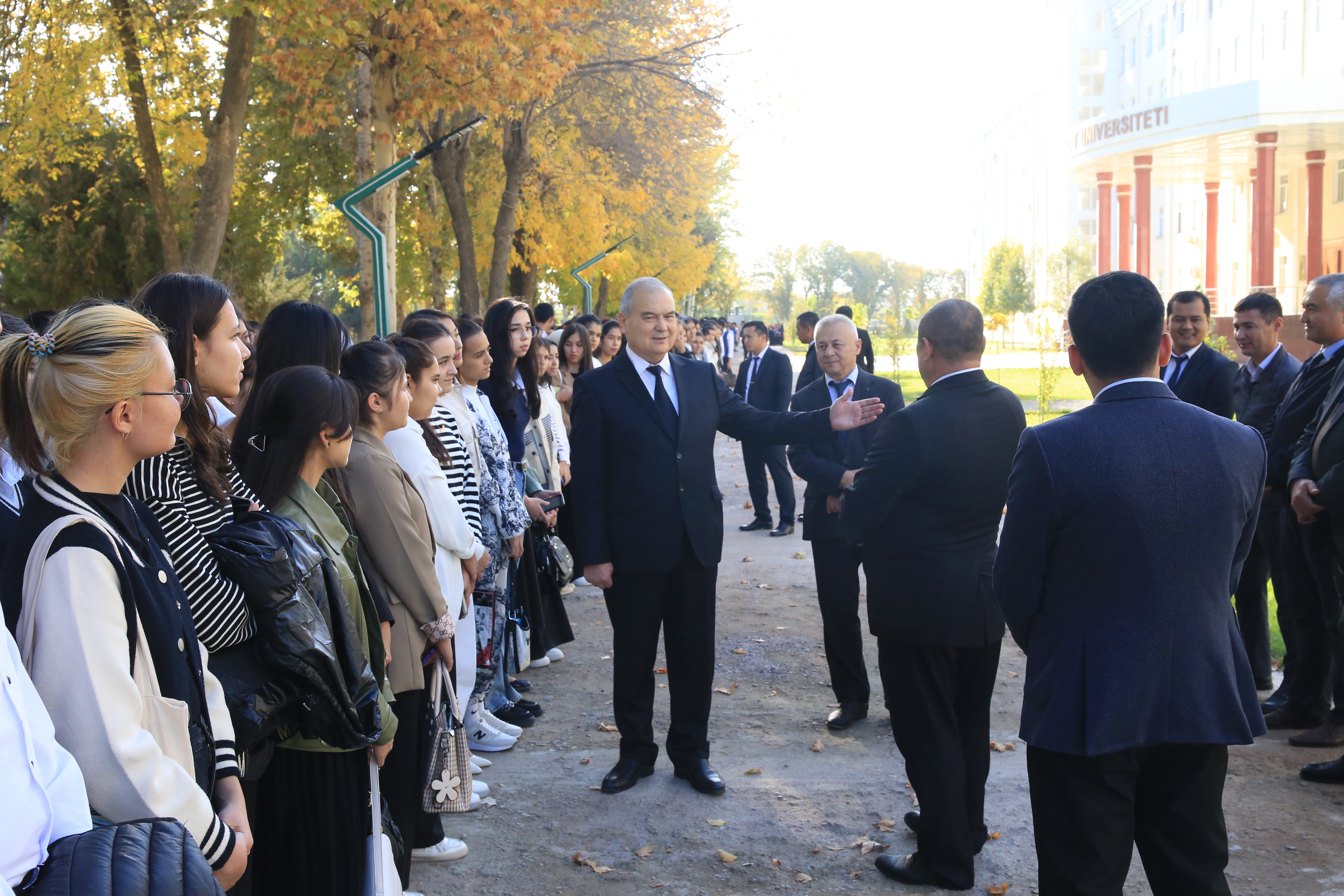Student guldu uz. Нурангез ализода. Uz. Чирчикский педагогический институт. Guldu universiteti.